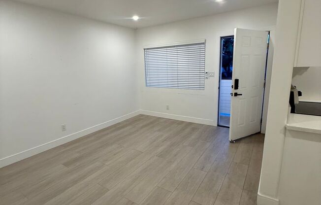 2275 Grand Ave