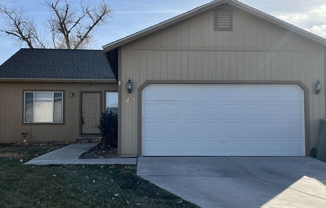 ***MOVE IN SPECIAL *** 4-bedroom home located in Fallon