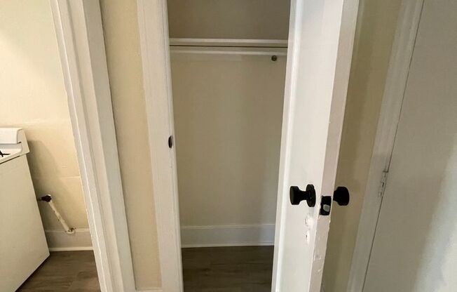 ECHO PARK studio ready to move in!!! Location, Location, Location!!