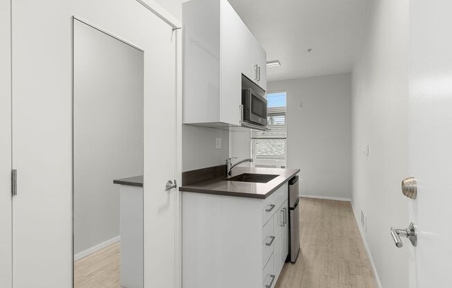 Studio, 1 bath, 190 sqft, $845