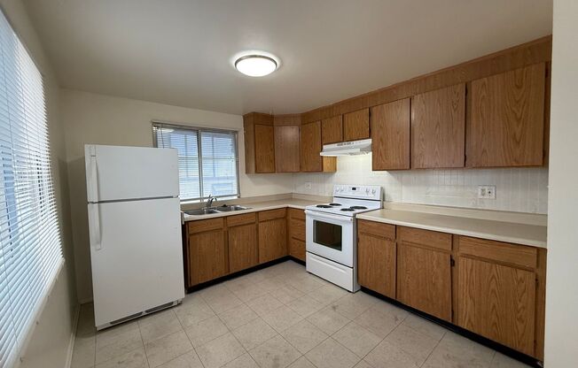 2 beds, 1 bath, 750 sqft, $1,150, Unit 2