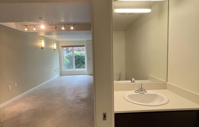 2 beds, 1.5 baths, 805 sqft, $2,675, Unit 103