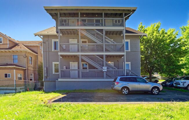 1 bed, 1 bath, 587 sqft, $1,300, Unit #5