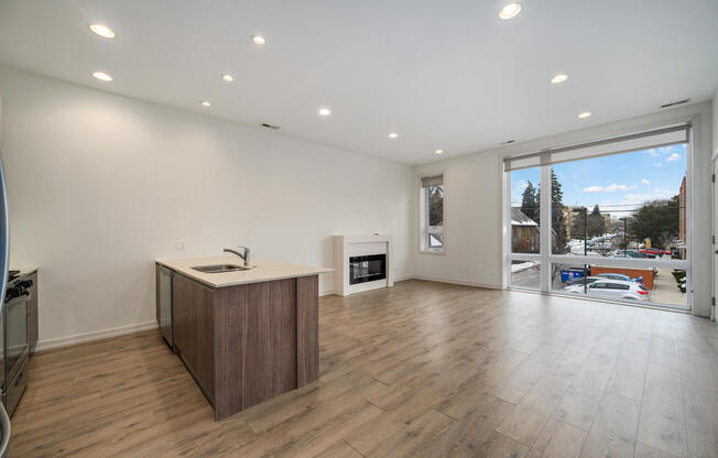 4119 UNIVERSITY N NARRAGANSETT AVE