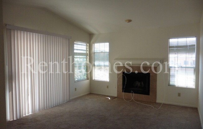Rancho Bernardo, 18563 Caminito Pasadero #401-Gated Complex with Tons of Amenities!