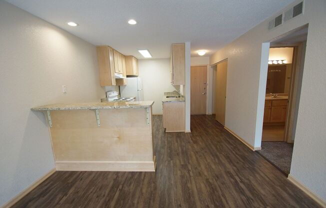 1 bed, 1 bath, 780 sqft, $1,374, Unit 213