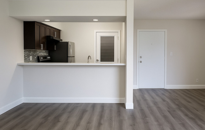 2 beds, 1 bath, 850 sqft, $1,995, Unit A-41