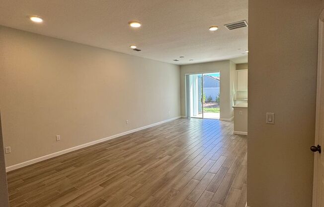 GATED 3 BEDROOM, 2.5 BATHROOM IN OVIEDO