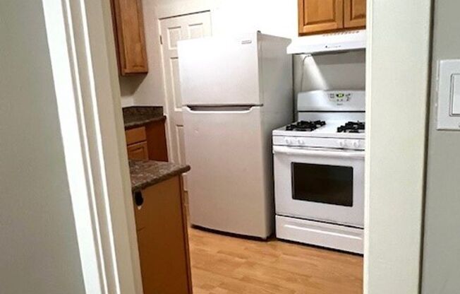 2 beds, 1 bath, $2,950, Unit 01