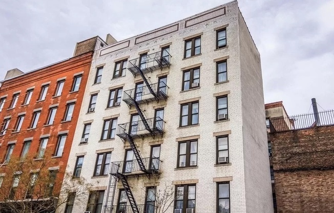 90 THOMPSON ST