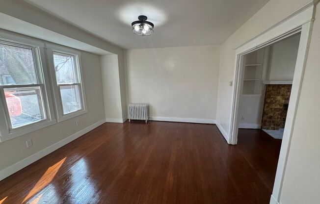 3 beds, 1 bath, $2,395, Unit 5714A Beacon Street