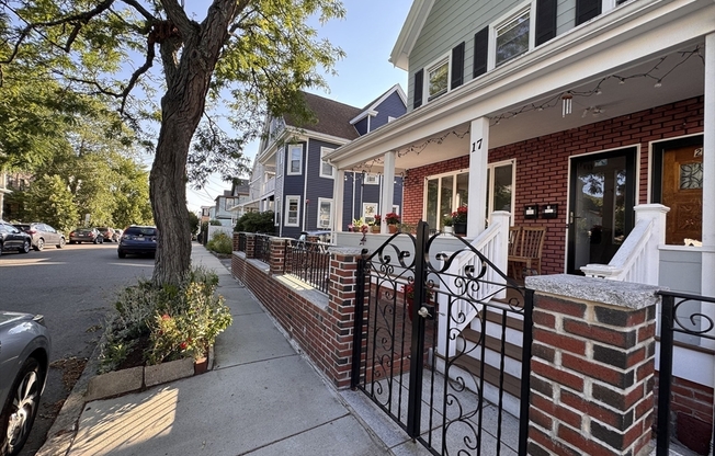 17 FARRAGUT AVE