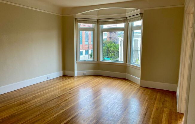 Spacious, Renovated, TOP Floor 1BR. DISHWASHER! LAUNDRY ON-SITE!