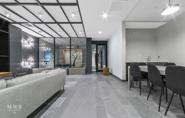 2 beds, 1 bath, $2,724, Unit J4