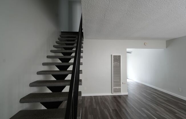 887 BOSWELL PLACE