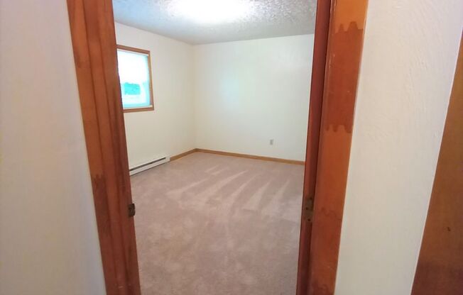 2 beds, 1 bath, 903 sqft, $1,340, Unit J-10