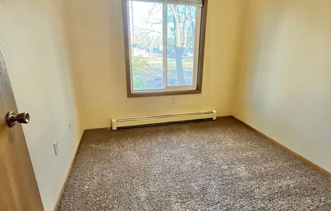 3 beds, 1.5 baths, 1,145 sqft, $1,095, Unit 300-6