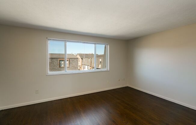 2 beds, 1.5 baths, $1,400, Unit 411 E Buttles Ave Apt. J