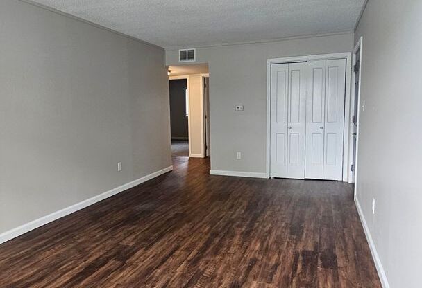 2 beds, 1 bath, 800 sqft, $1,175, Unit Apt 201