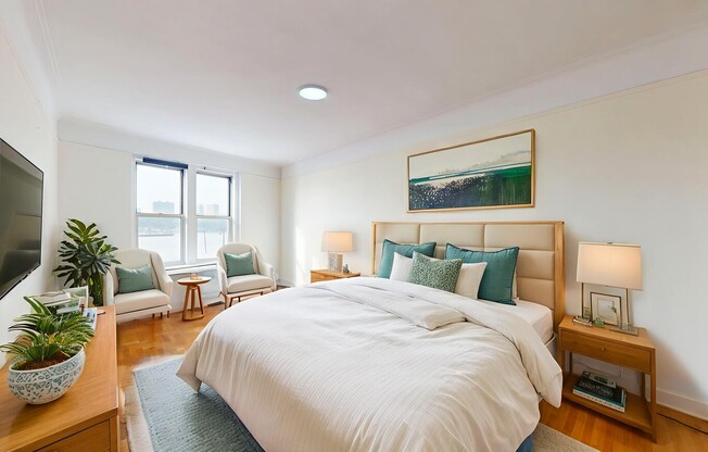 156 8 RIVERSIDE DR W