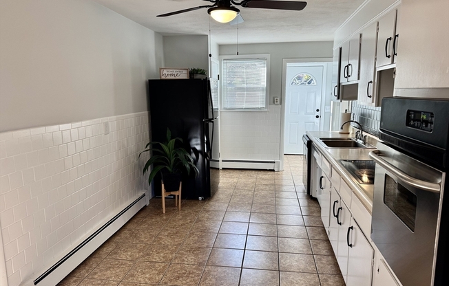 2 beds, 1 bath, $2,300, Unit 1