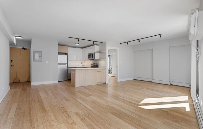 3 beds, 1.5 baths, 1,001 sqft, $3,400, Unit 22H