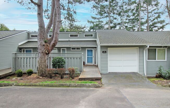 Two-Level Renovated 2 Bed Lake Oswego Condo in Desirable Mountain Park Neighborhood