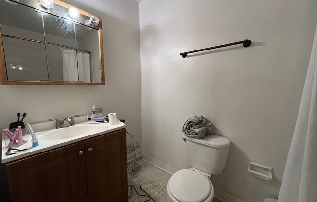1 bed, 1 bath, $1,025, Unit 211