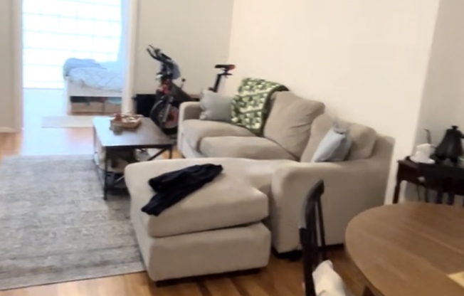 2 beds, 1 bath, $4,600, Unit 4A