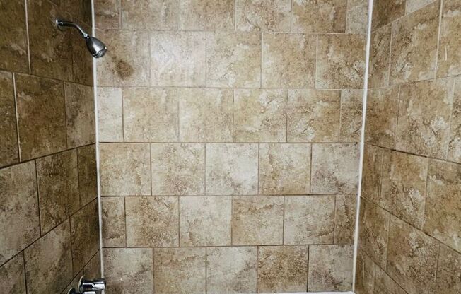 2 beds, 1 bath, 849 sqft, $1,300, Unit 1-250