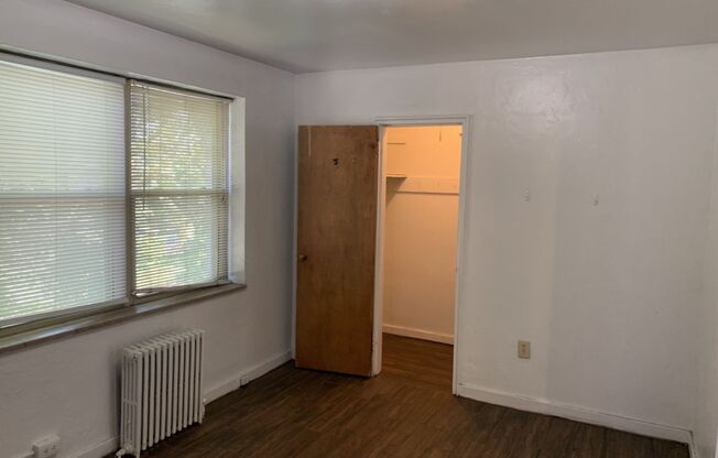 2 beds, 1 bath, $1,700, Unit 217B