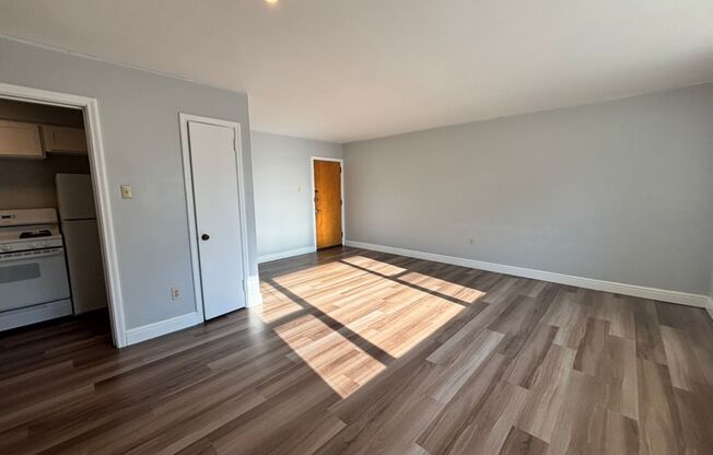 2 beds, 1 bath, 800 sqft, $1,790, Unit 6236 Fifth Ave. #302A