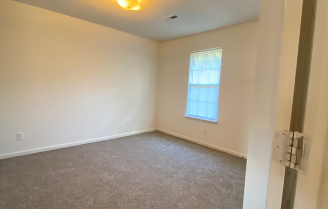 2 beds, 1 bath, 736 sqft, $825