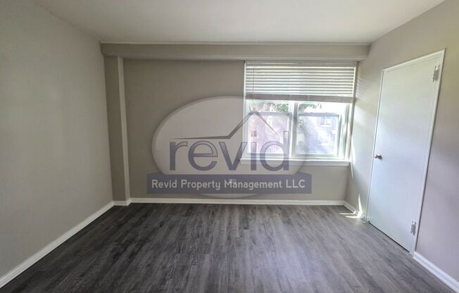 2 beds, 1 bath, 752 sqft, $995, Unit 1300-5