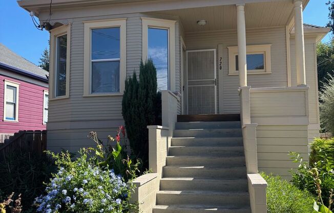 2 beds, 1 bath, $2,850, Unit 720 Beaver Street