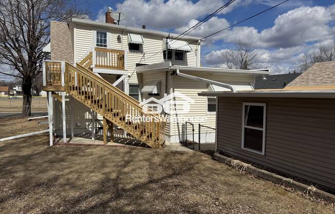 238 MACARTHUR ST E
