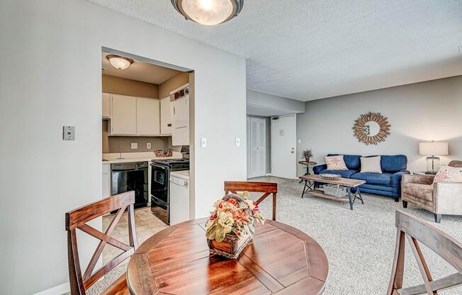 2 beds, 1 bath, 860 sqft, $1,154