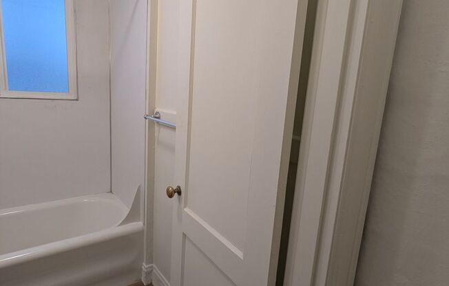 Studio, 1 bath, 500 sqft, $1,195, Unit B