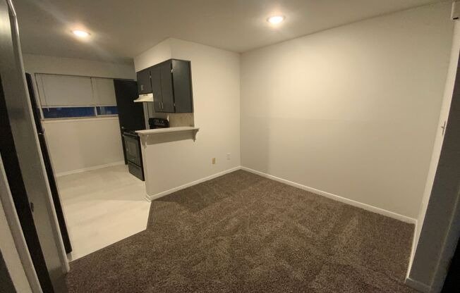 2 beds, 1 bath, 800 sqft, $1,000, Unit 20