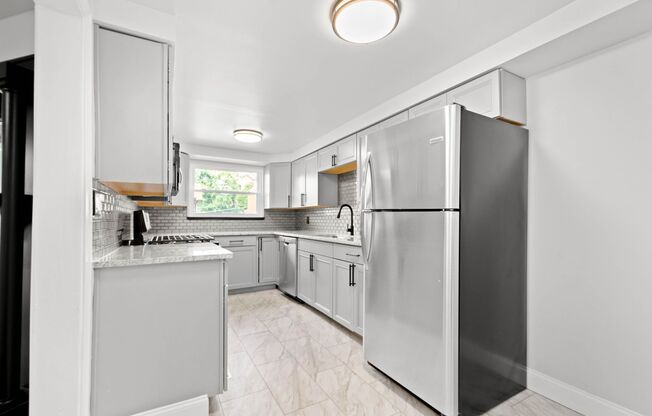 Stunning 5 bedroom home in Mt. Washington available June 1!