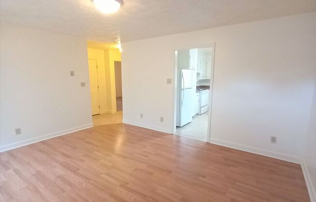 2 beds, 1 bath, 903 sqft, $1,240, Unit M-8