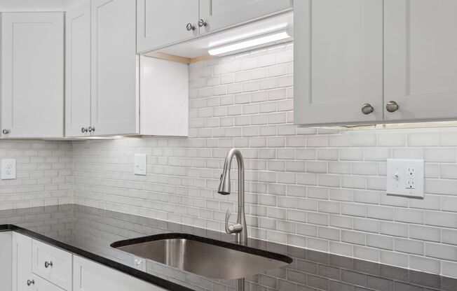 3 beds, 2 baths, 1,300 sqft, $1,900, Unit 121