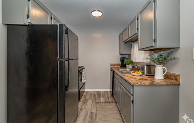 2 beds, 1 bath, 770 sqft, $850