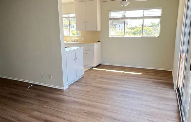 7832 W MANCHESTER AVE