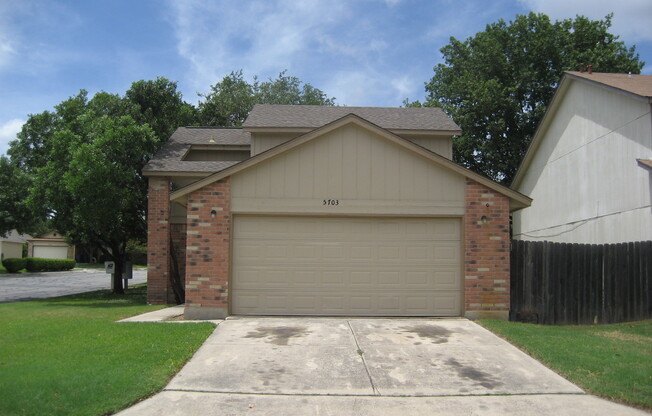 GREAT LOCATION & NEIGHBORHOOD!!! 2 BR W/ OPEN FLOOR PLAN & HIGH CEILINGS*NEISD SCHOOLS