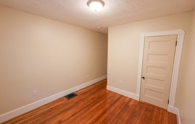 3 beds, 1 bath, 1,100 sqft, $2,850, Unit 2