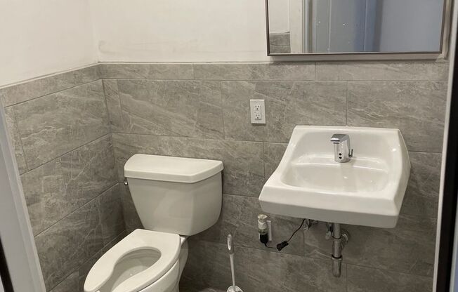 Studio, 12 baths, 9,999 sqft, $1,095