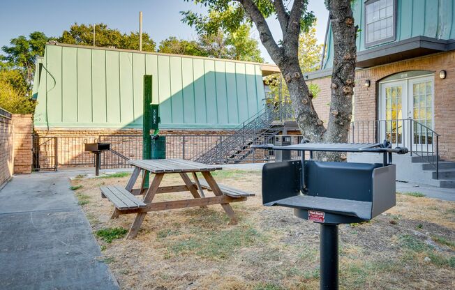 2 beds, 1 bath, 750 sqft, $875, Unit K713 - 307 - 205