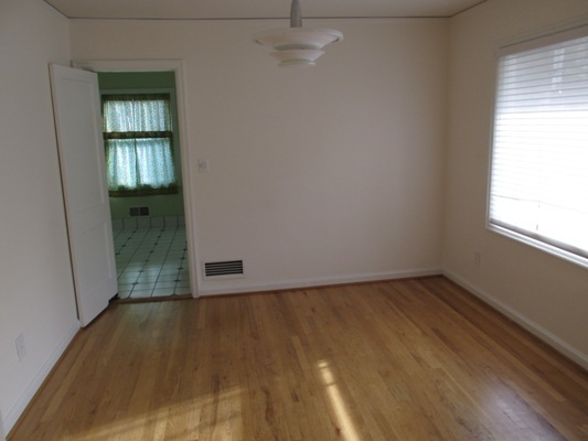 Close in PDX!  2 Br home +Attic-Bonus room + Small Outbuilding + basement