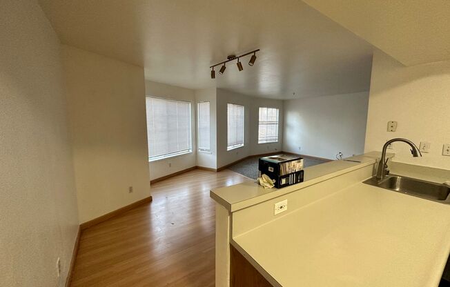 260 - 1317 Russell Way
